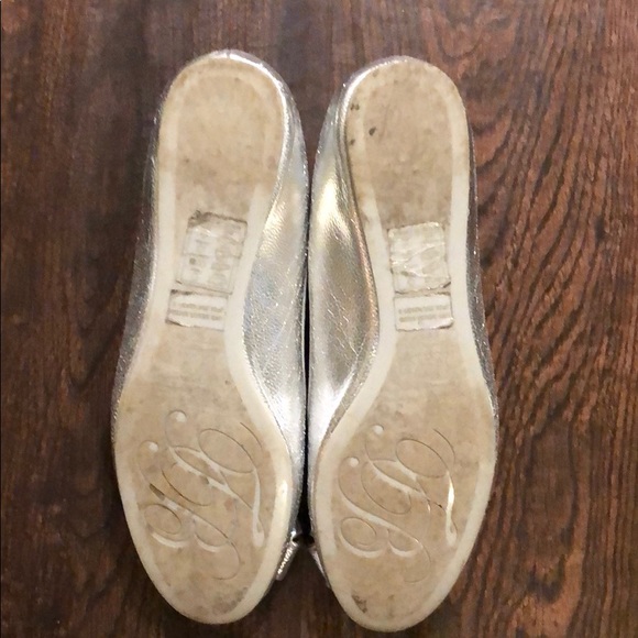 Ted Baker Silver Bow Flats Size 8 GUC - Picture 6 of 6
